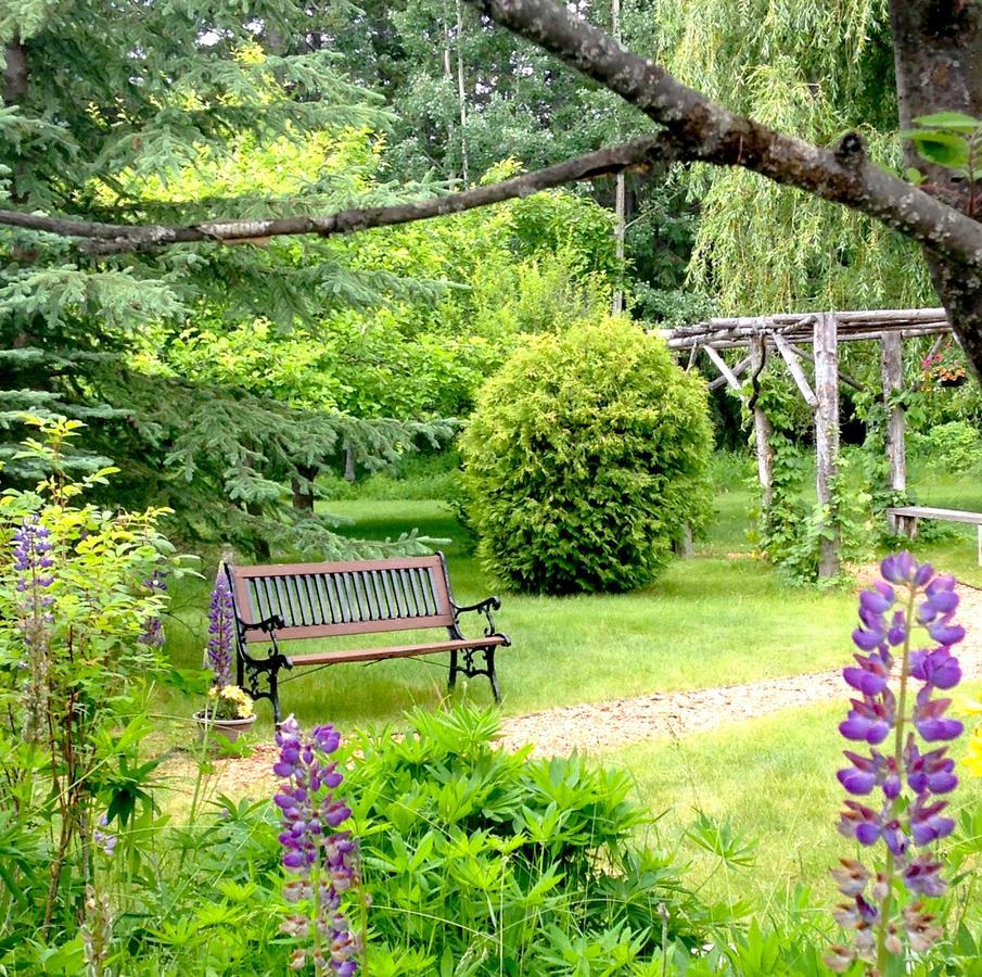Whitewater Lodge Golden Dış mekan fotoğraf