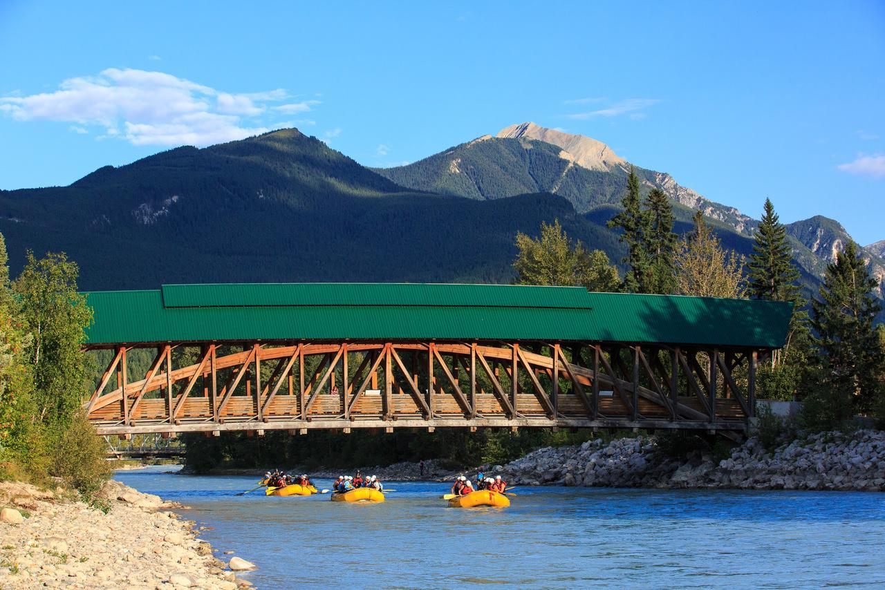 Whitewater Lodge Golden Dış mekan fotoğraf