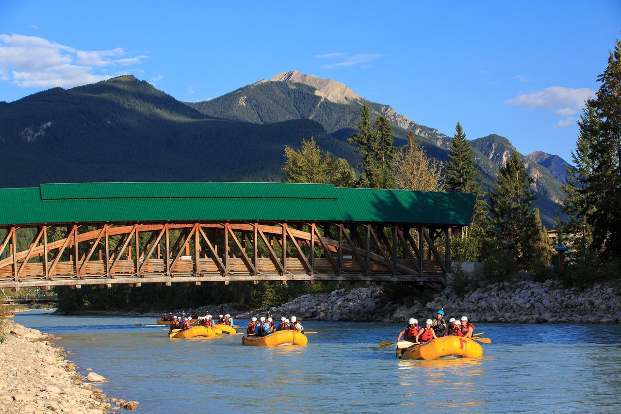 Whitewater Lodge Golden Dış mekan fotoğraf