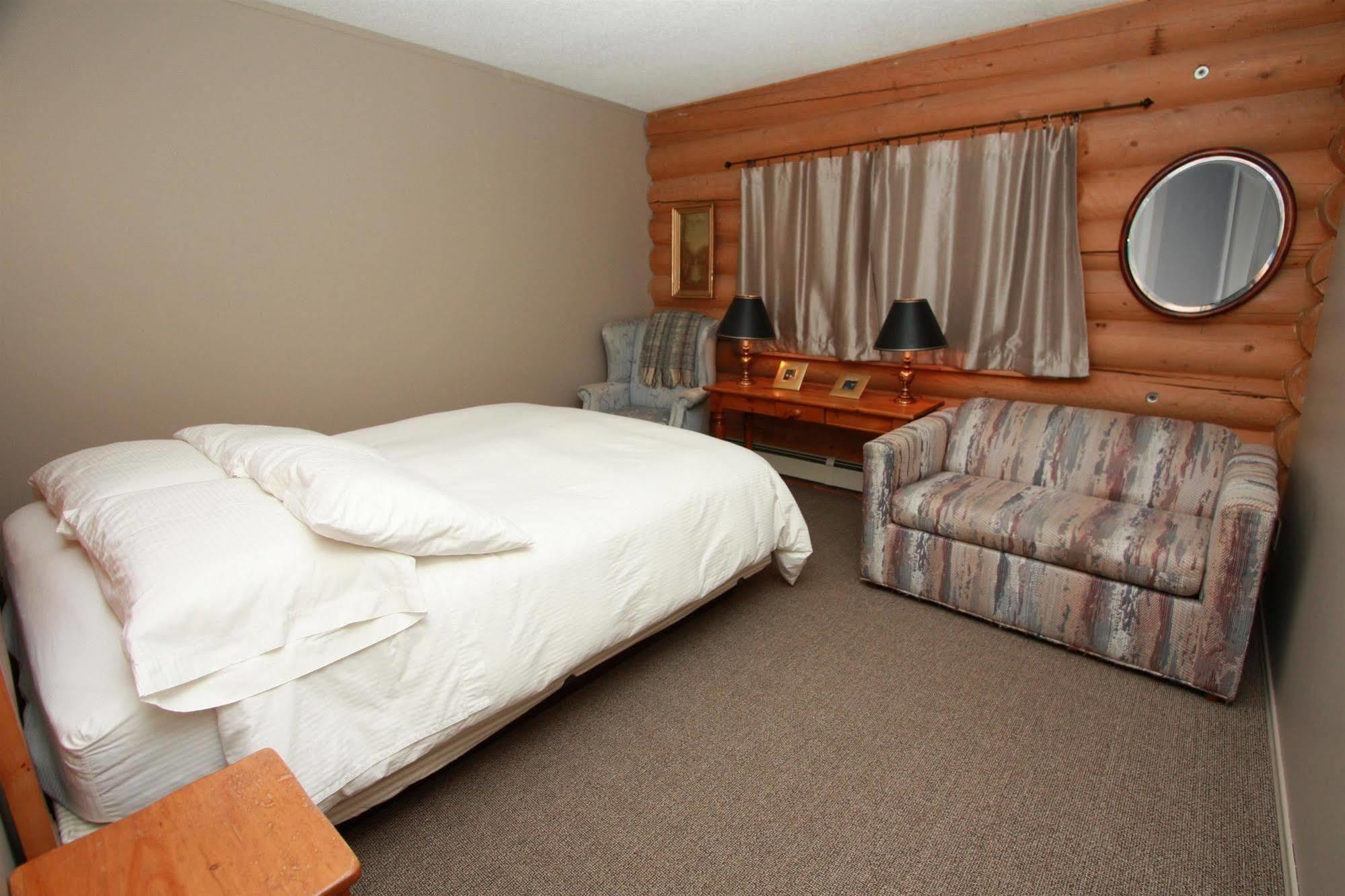 Whitewater Lodge Golden Dış mekan fotoğraf