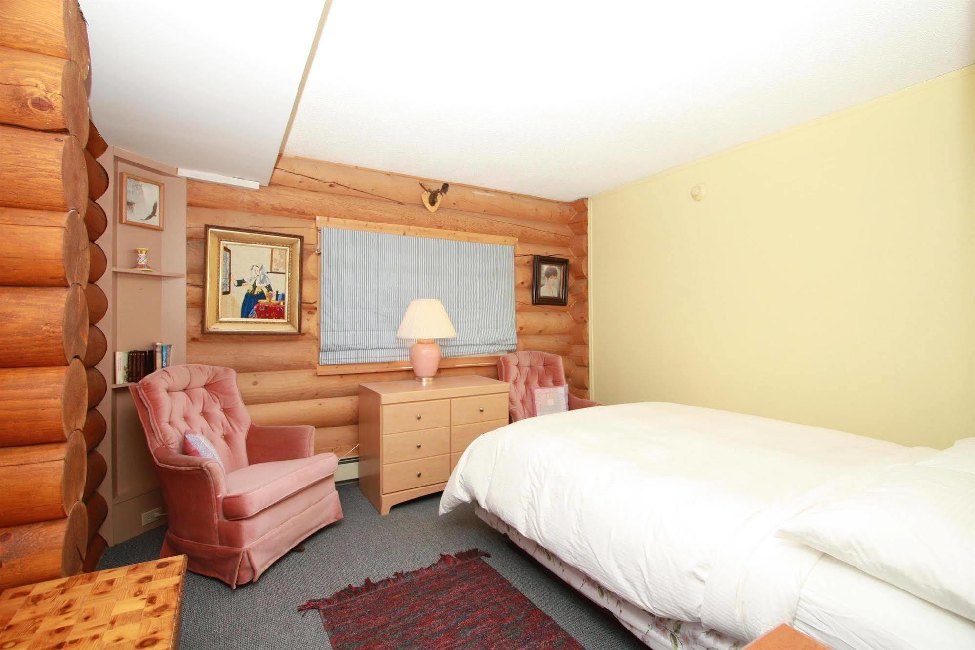 Whitewater Lodge Golden Dış mekan fotoğraf